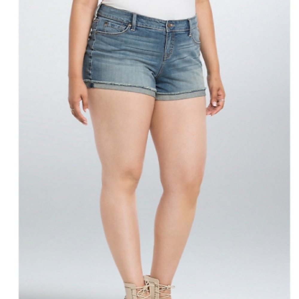 Torrid 3.5” 90s cameron shorts size 24